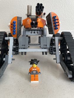 lego defense tank with 1 minifigure lego