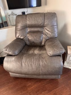 Grey power recliner - New