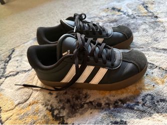 Boys shoes size 4