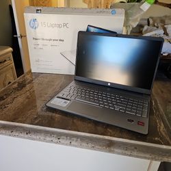 15" Hp Laptop (Ryzen 5 AMD, 8gb ddr4, 256gb ssd)