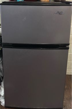 Arctic mini fridge