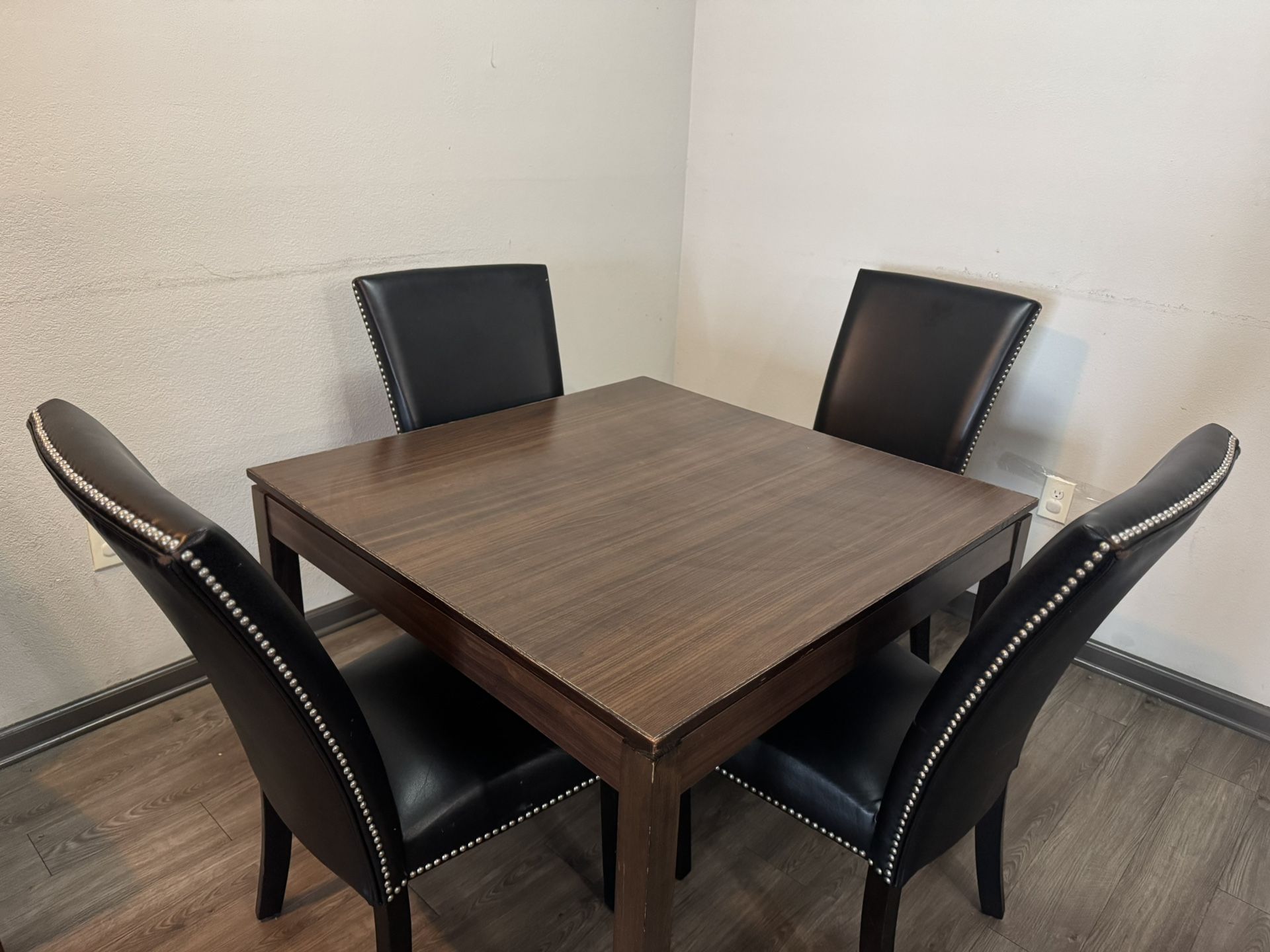Dining Room With Chairs 