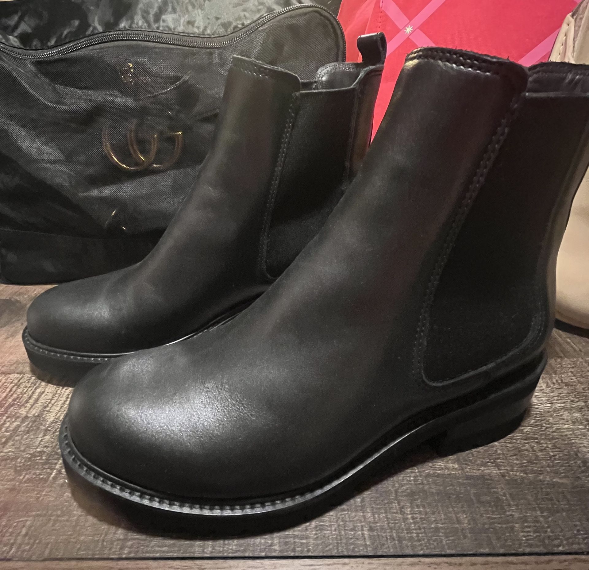 La Canadienne  // Conner Bootie // Black Leather // Size 7