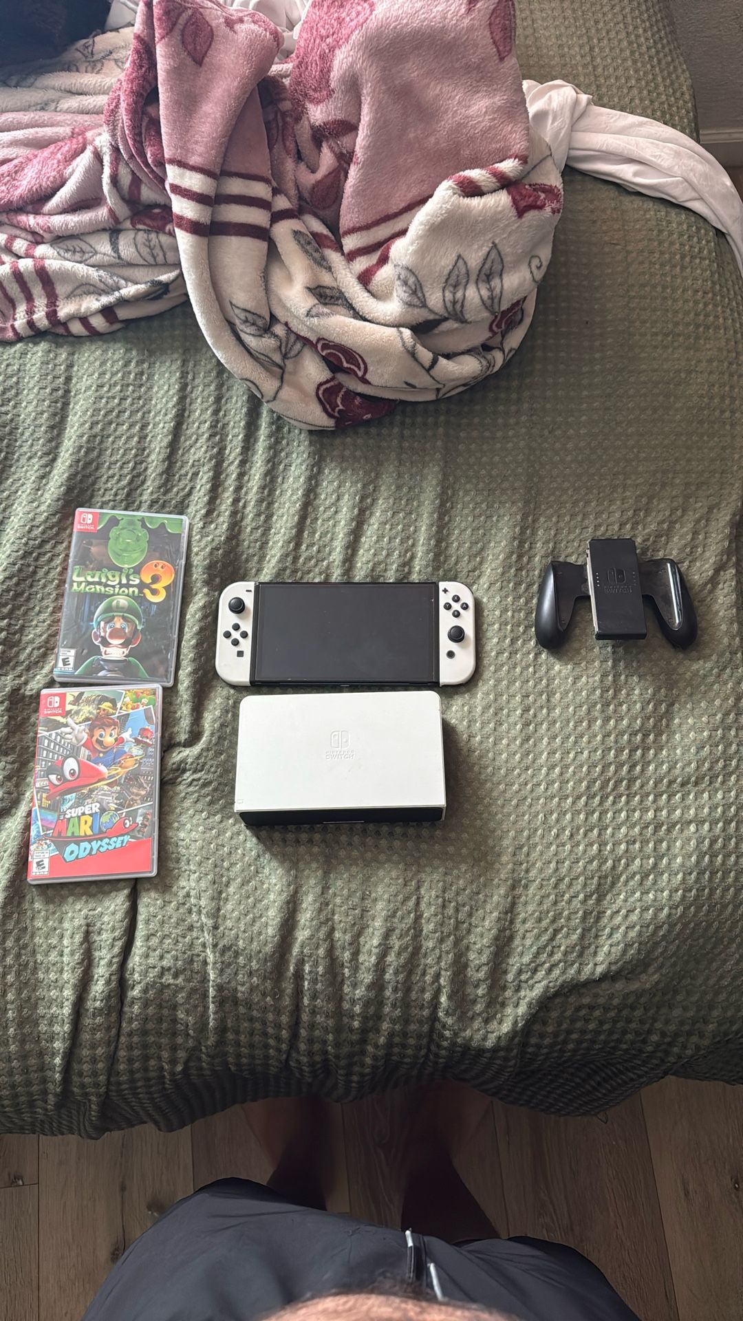 selling switch oled bundle