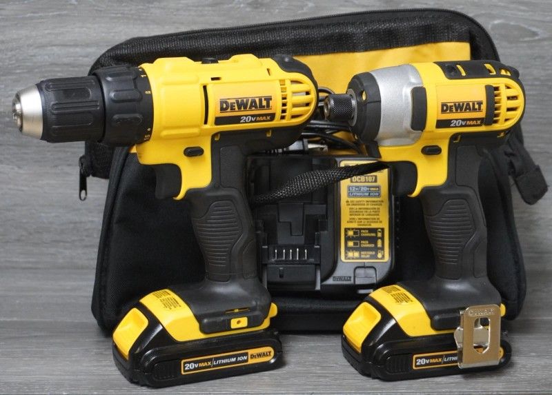 DEWALT DCK240C2 20V MAX Drill and Impact Driver Combo Kit w/ 2 1.5AH Batteries