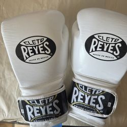 Cleto Reyes Boxing Gloves 220$ OBO