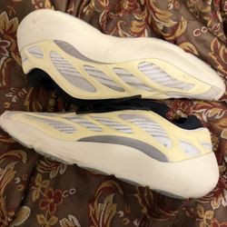 Yeezy 700
