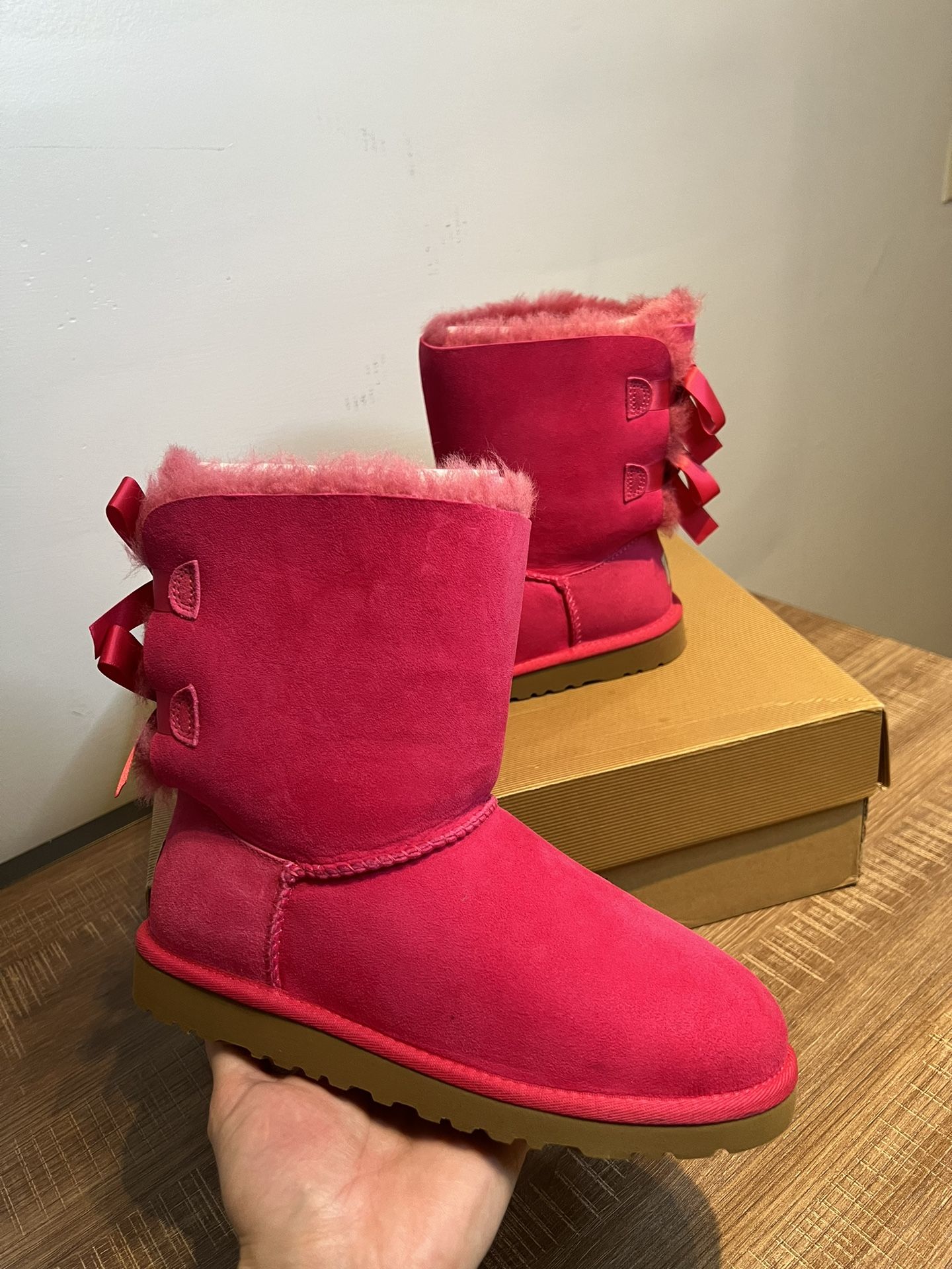 UGG size 4M Bailey Bow ll Pink Ankle Boots Suede Sheepskin Lining Size 5.5 Women