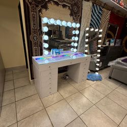 Brand New White Vanity With Led Lights Bluetooth Lots Of Storage Usb Temperature $1099 Free Delivery Within 5 Miles🔥🔥🔥