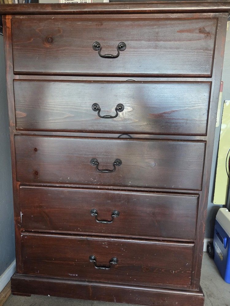 Dresser And Small End Table 