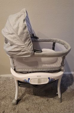 Graco Baby Bassinet with Canopy
