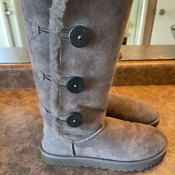 Uggs Size 11.   Like New
