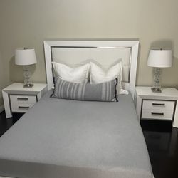 Bedroom Set (lamps Included) 