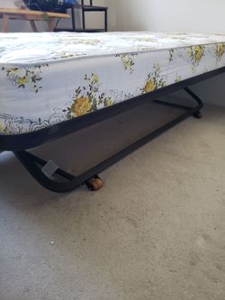 TWIN TRUNDLE BED