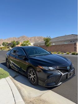 Toyota Camry Hybrid SE 2021