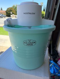 Ice cream parlor ice cream maker
