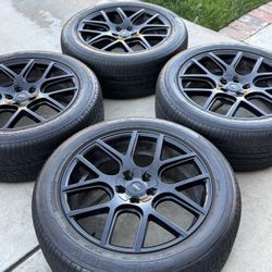 Voxx Lago Gloss Black Wheels 20x8.5 255/50/20”