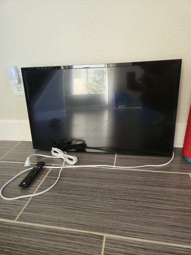 SMART 24" Insignia TV - Amazon