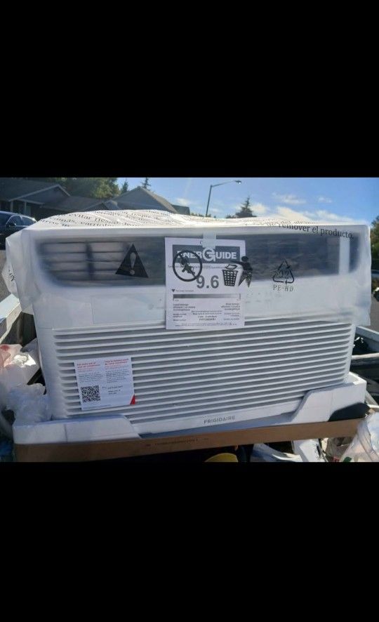 Built In Air Conditioning 8000 BTU Frigidaire