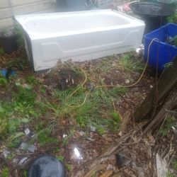 Bath Tub With Over Flow