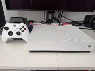 Xbox One S Console with Wireless Controller 1 Tb of memory
