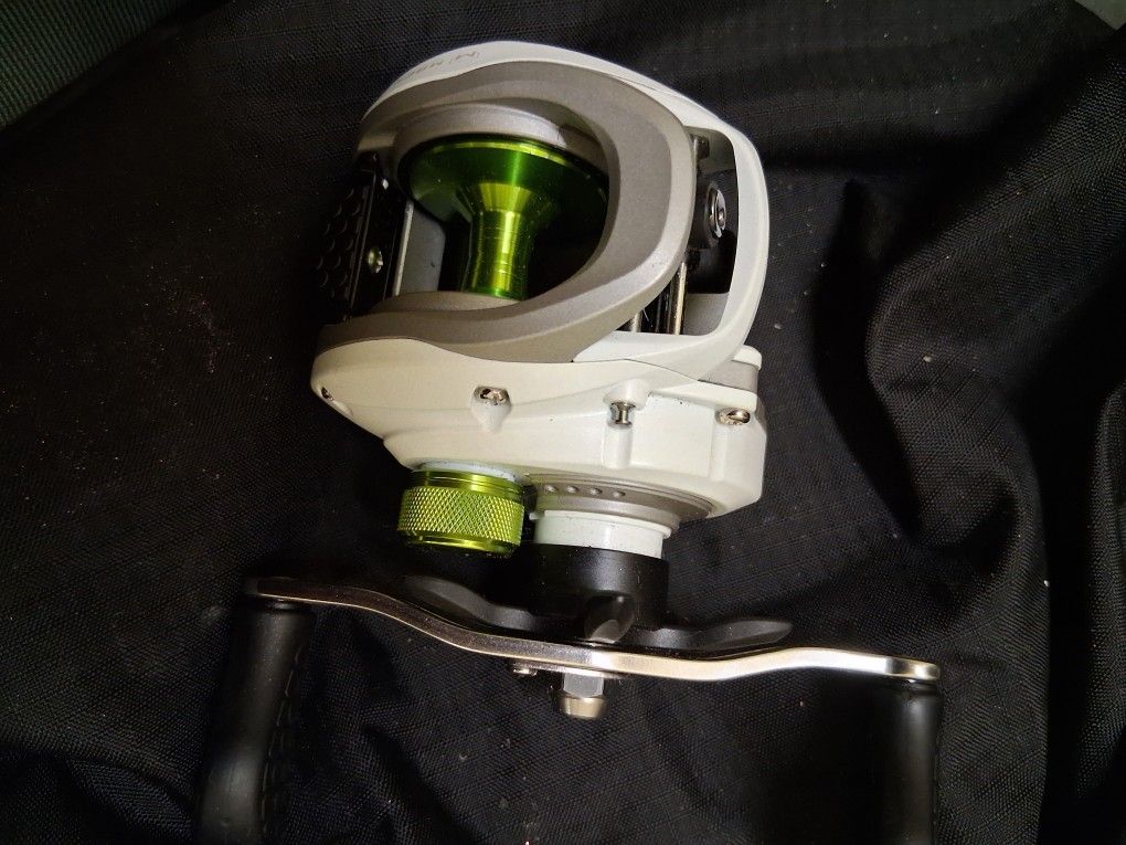 New Lews Mach 1 Baitcast Reel
