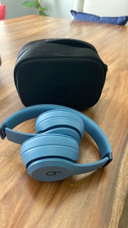 Beat solo blue with case and charging