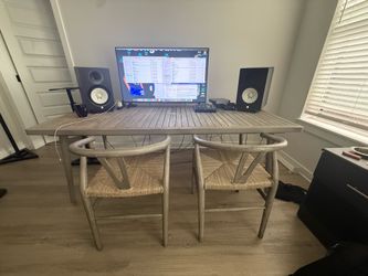 Outdoor Table w 2 chairs