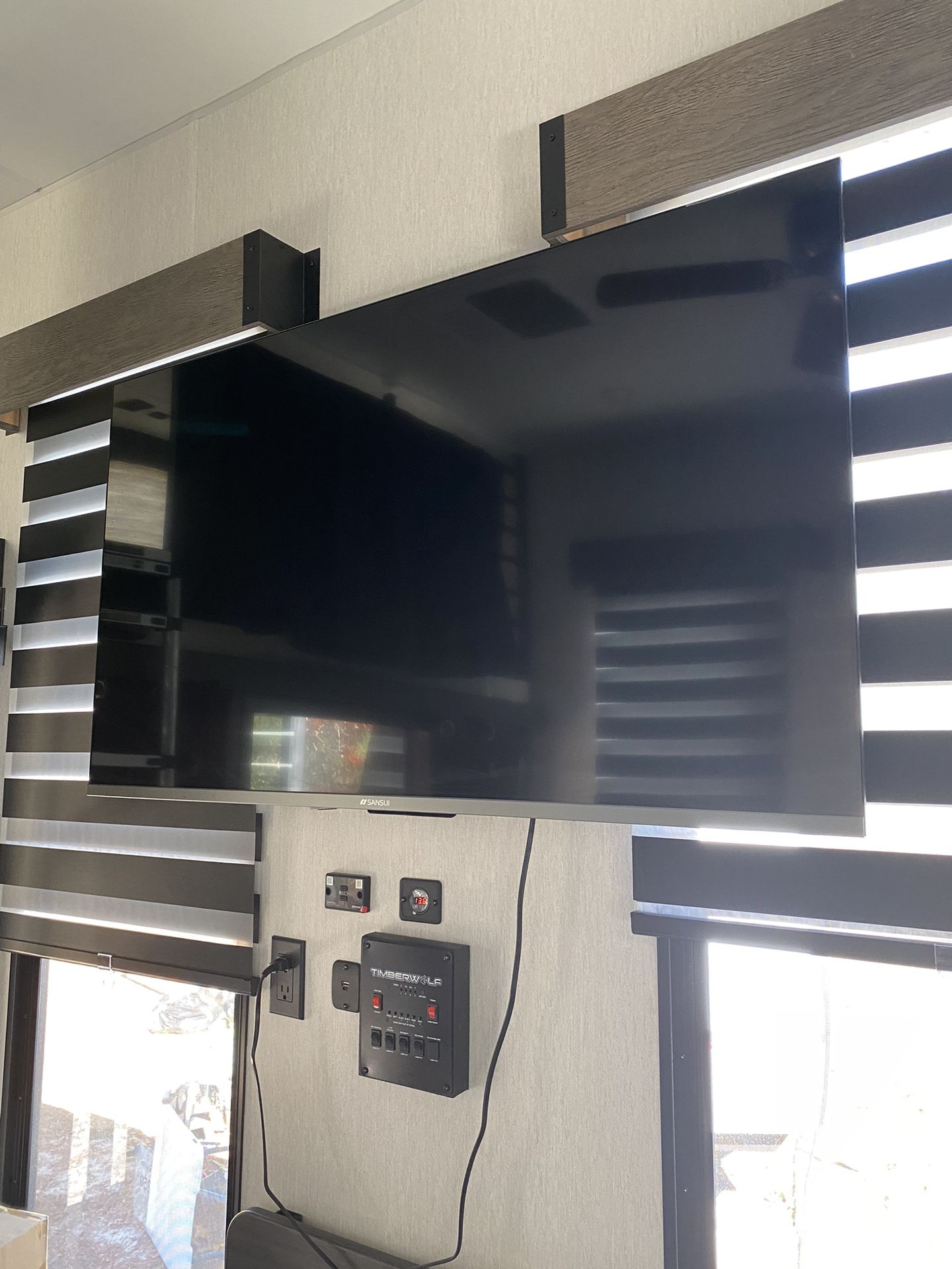 Sasui 60" Brand New Smart TV