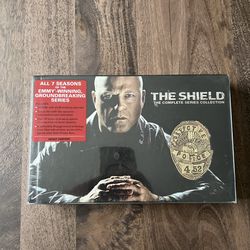 The Shield Crime/Drama TV Show Complete Series Collector’s Edition