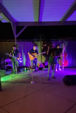 Grupo Guitarras Con Tololoche Y Bajo