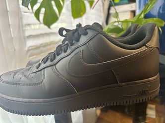 Men’s Nike size 11