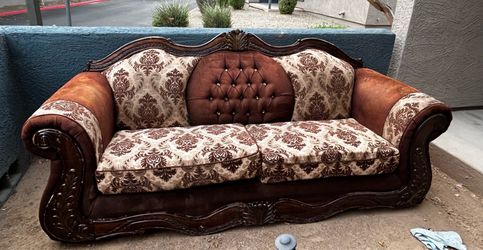 [Offer] Large Ornate Carved Wood Sofa/ Vintage Style Couch