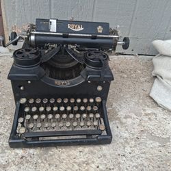 ROYAL TYPE WRITER