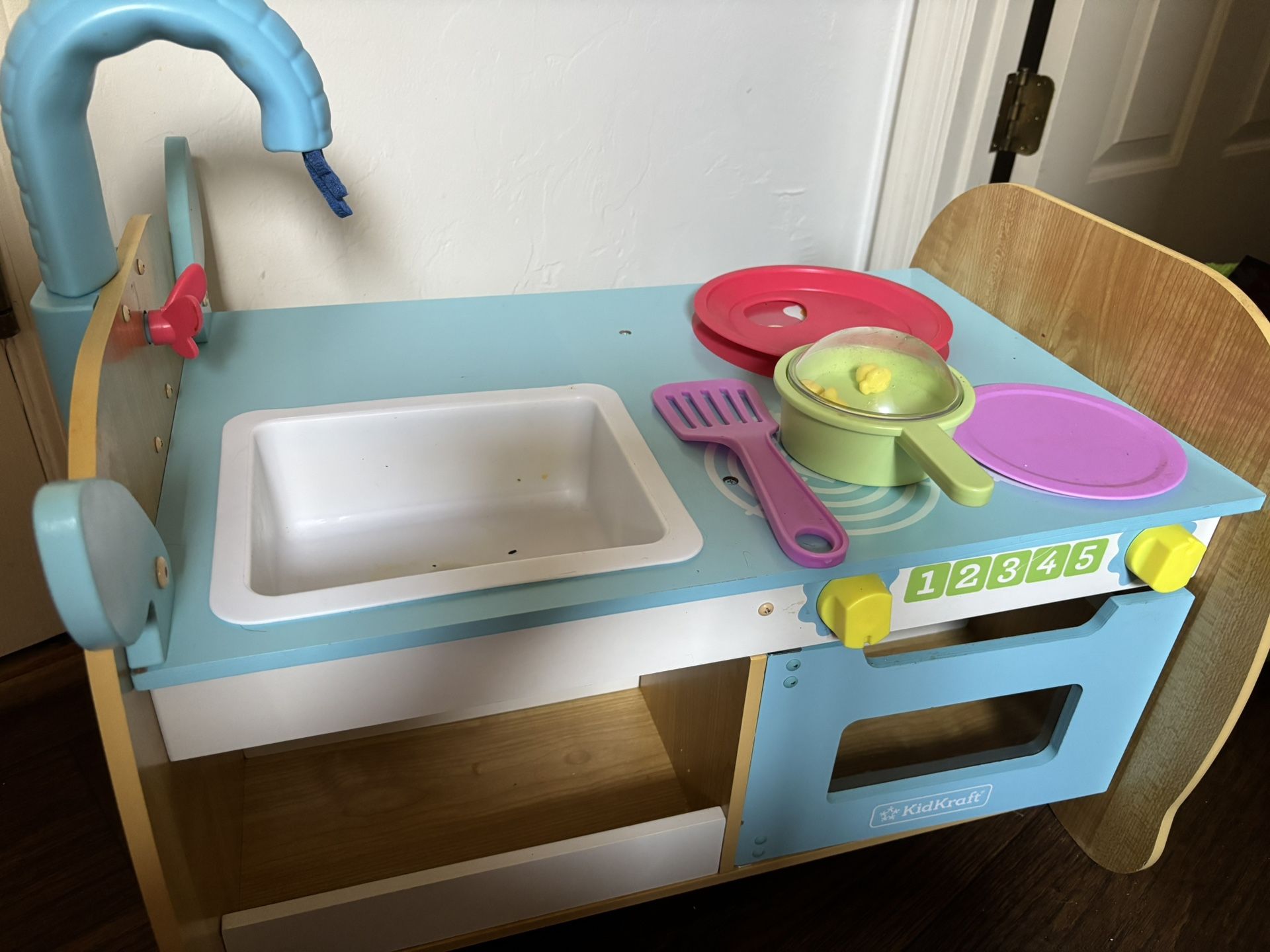 Kids Play Kitchen