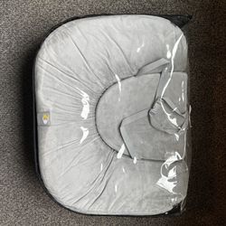 TwinGo - Twin Nursing and Lounge pillow, Like New!