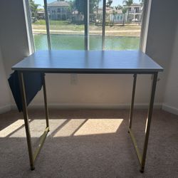 Table W Storage Pocket