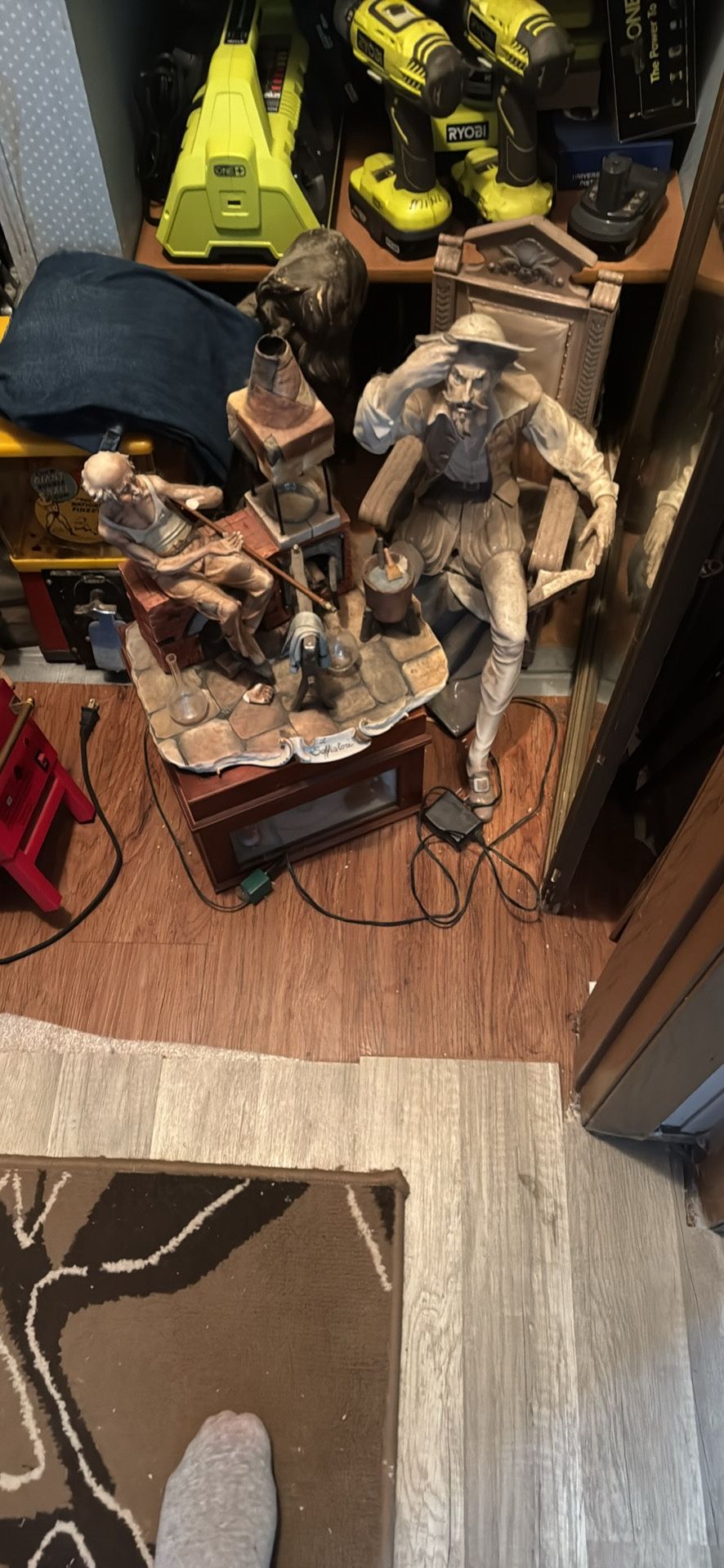 Figurines