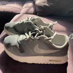 Nike Kids Size 1 Shoes