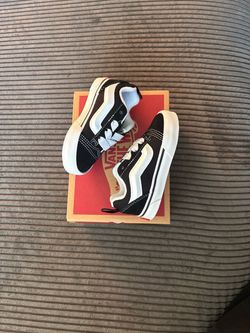 Toddler Shoes 6c Vans Knu Skool NEW