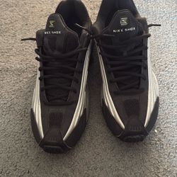 NIKE SHOX