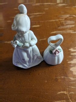 Souvenir porcelain