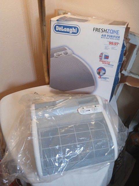 NewLike DeLonghi DAP70 Air Purifier & Ionizer Small Room 110 Square Feet (11 x 10) Only Taken Out To Confirm It's New