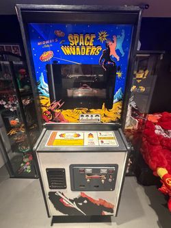 Space Invaders Original Video Arcade Game Cabinet (Midway, 1978)