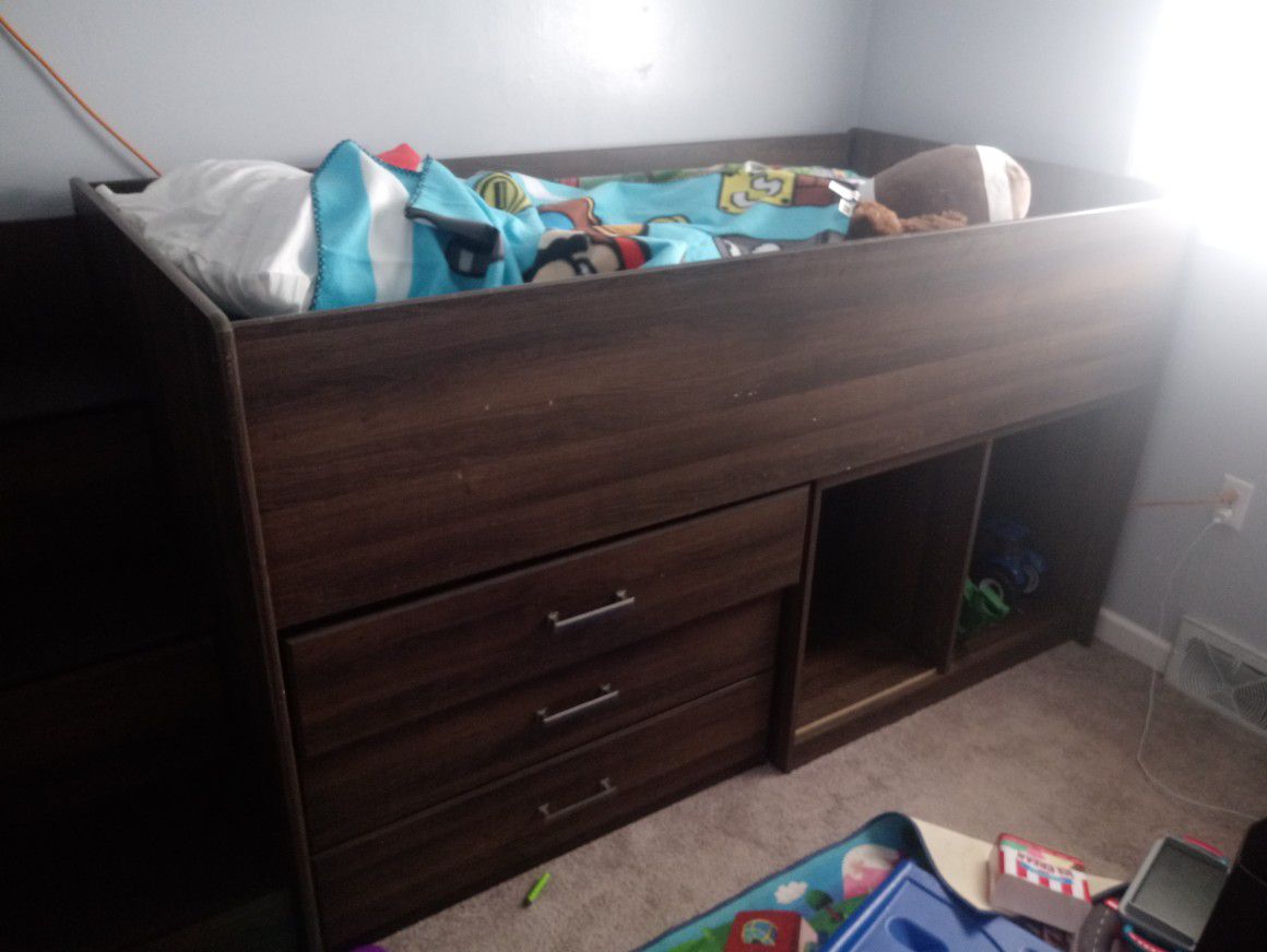 Twin size kid bed