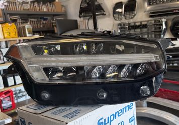 2016-2018 Volvo XC90 Right Headlight