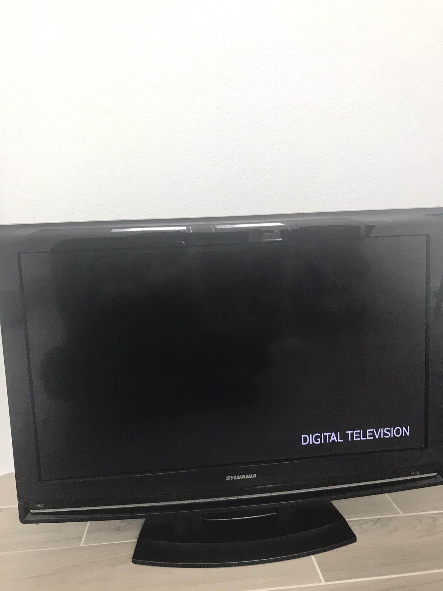 Sylvania 32” HD LCD TV