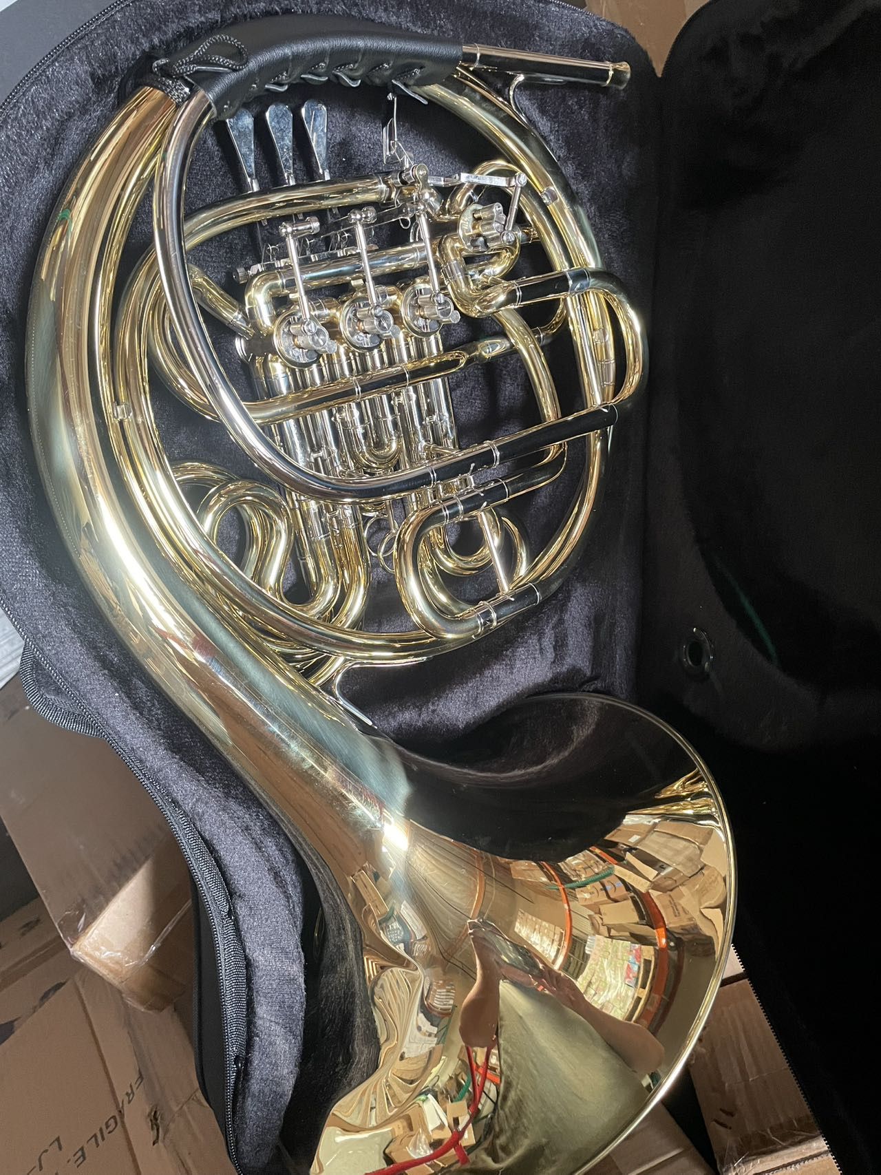 (Flawed) French Horn Brass Horn with Hard Case