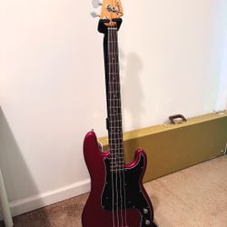 Fender Nate Mendel Precision Bass - Road Worn Candy Apple Red