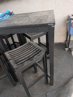 Table 4 chairs 100.00 obo